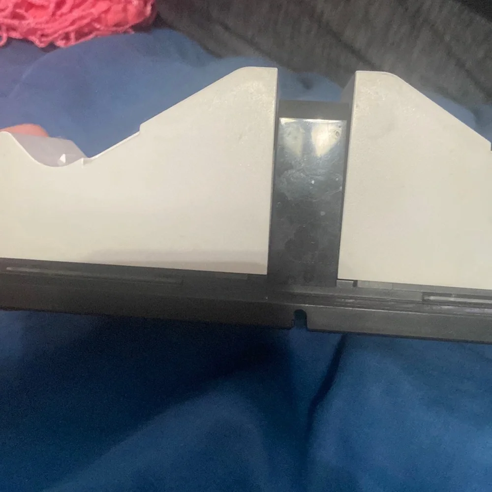 Xbox one controller charger (fits 2) color white and black